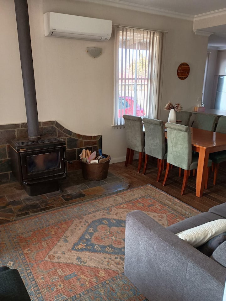 Cosy Heritage Family Home - Devonport