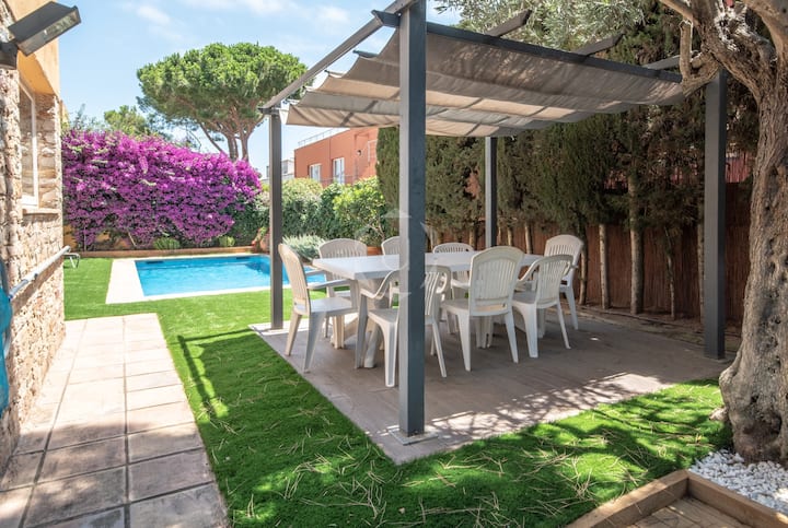 Casa Tarongers - Large Townhouse, 10min From Beach - Palafrugell