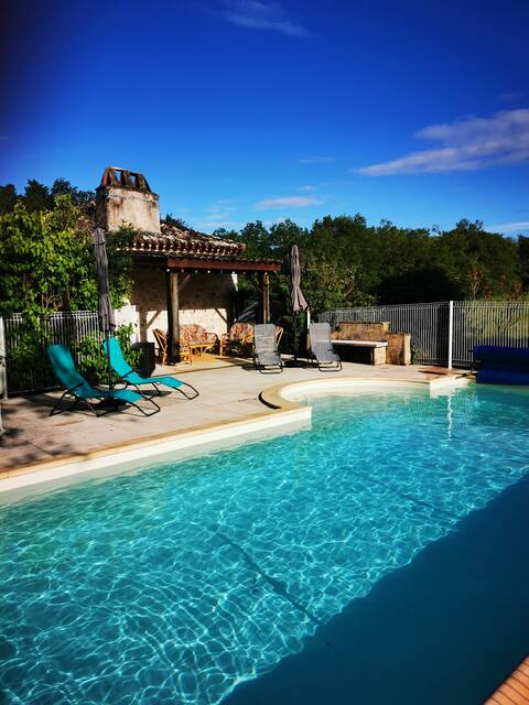 Charmantes Landhaus mit Pool