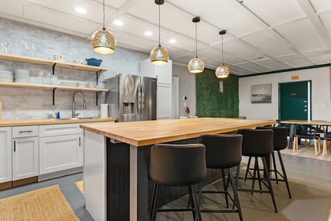 Cumberland Belle Lakehouse 9bedroom,20bed,7bath