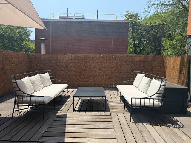 Beautiful Two Bedroom with Private Patio gallery image 2