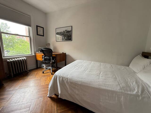 Beautiful Two Bedroom with Private Patio gallery image 4