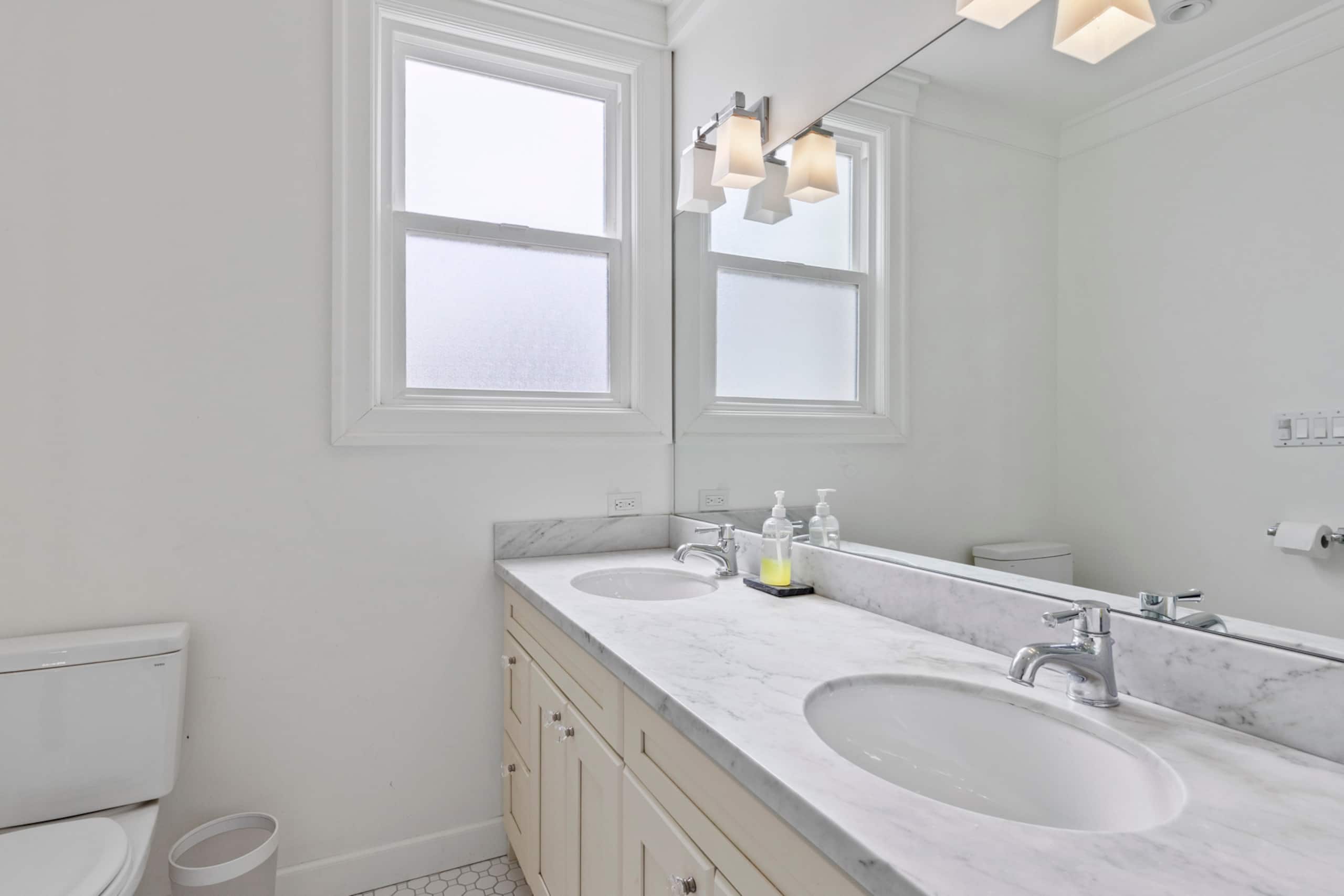 Home in San Francisco · ★4.93 · 3 bedrooms · 4 beds · 2.5 baths - Image 27