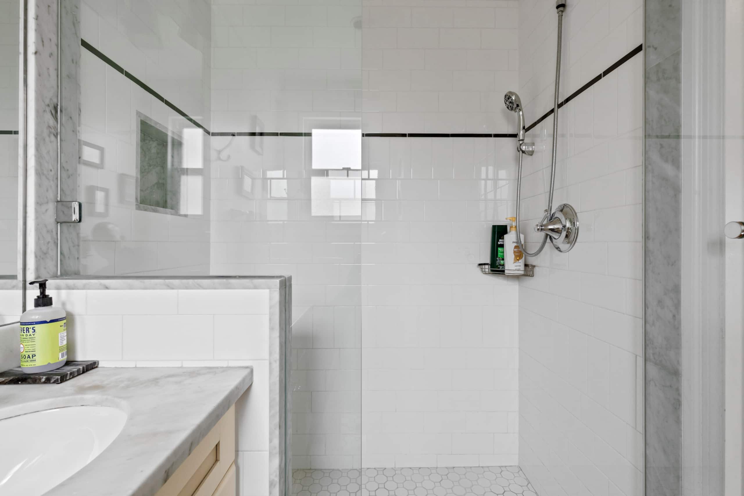 Home in San Francisco · ★4.93 · 3 bedrooms · 4 beds · 2.5 baths - Image 26