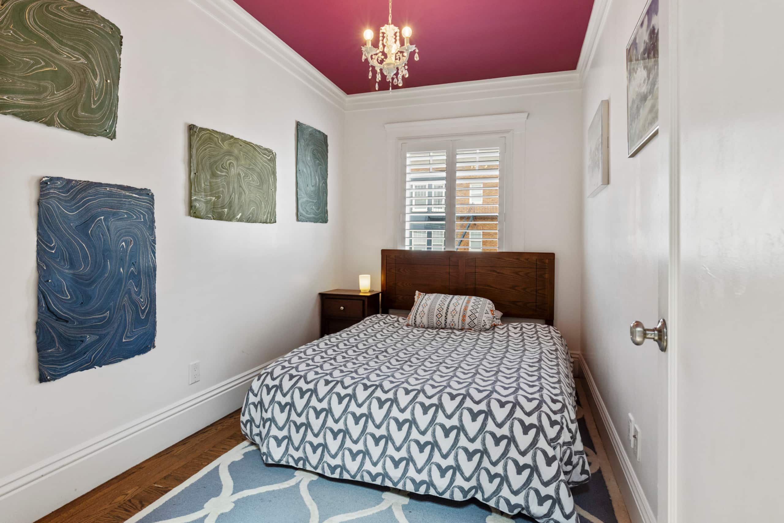 Home in San Francisco · ★4.93 · 3 bedrooms · 4 beds · 2.5 baths - Image 16