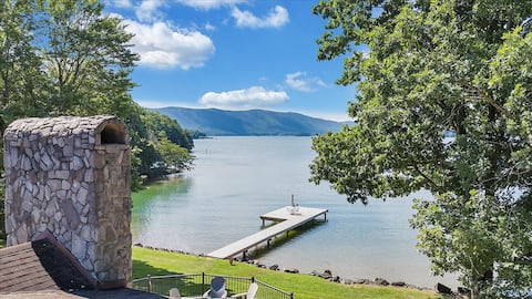 Spacious home with Kayaks, Dock, Quiet Cove