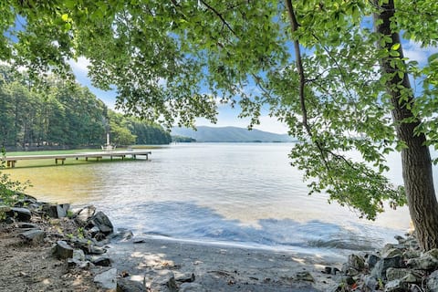 Spacious home with Beach, Dock, Quiet Cove