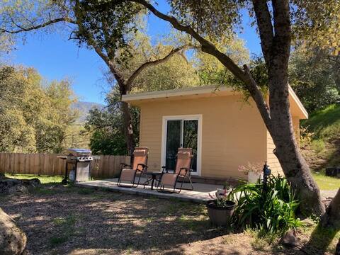Tiny Cottage for 2 near Kings Canyon NP: EV Charge