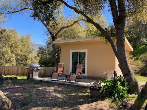 Tiny Cottage for 2 near Kings Canyon NP: EV Charge