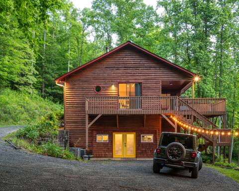 Majestic Cabin | Modern, Hot Tub, & Game Room