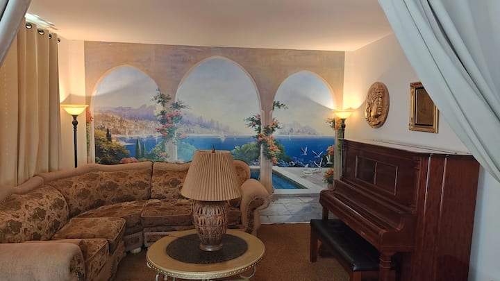Twilight Beautiful Suite With Private Bathroom - Santa Clarita, CA