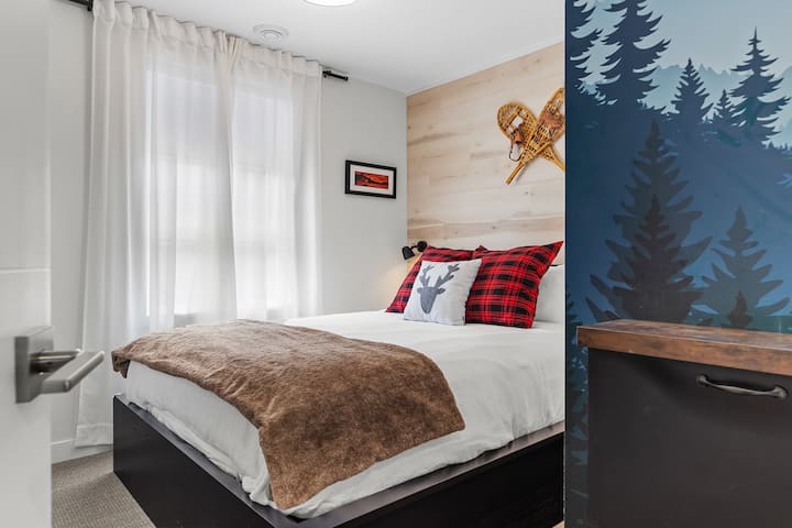 Нищо не е по - канадско от биволско каре и антични снегоходки! :)