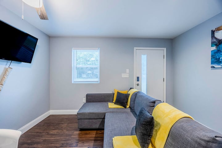 Cheerful 1 Bedroom Home! Family And Work Friendly! - Arlington