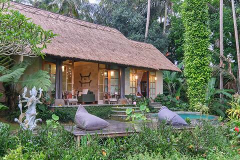 Antique 2BR Villa with Reliable Staff in Ubud