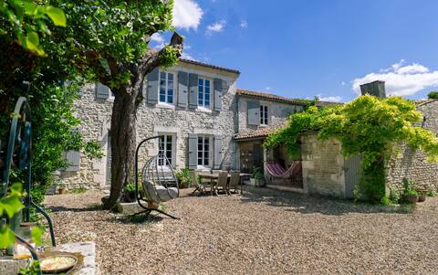 Nice house with garden 15 minutes from La Rochelle