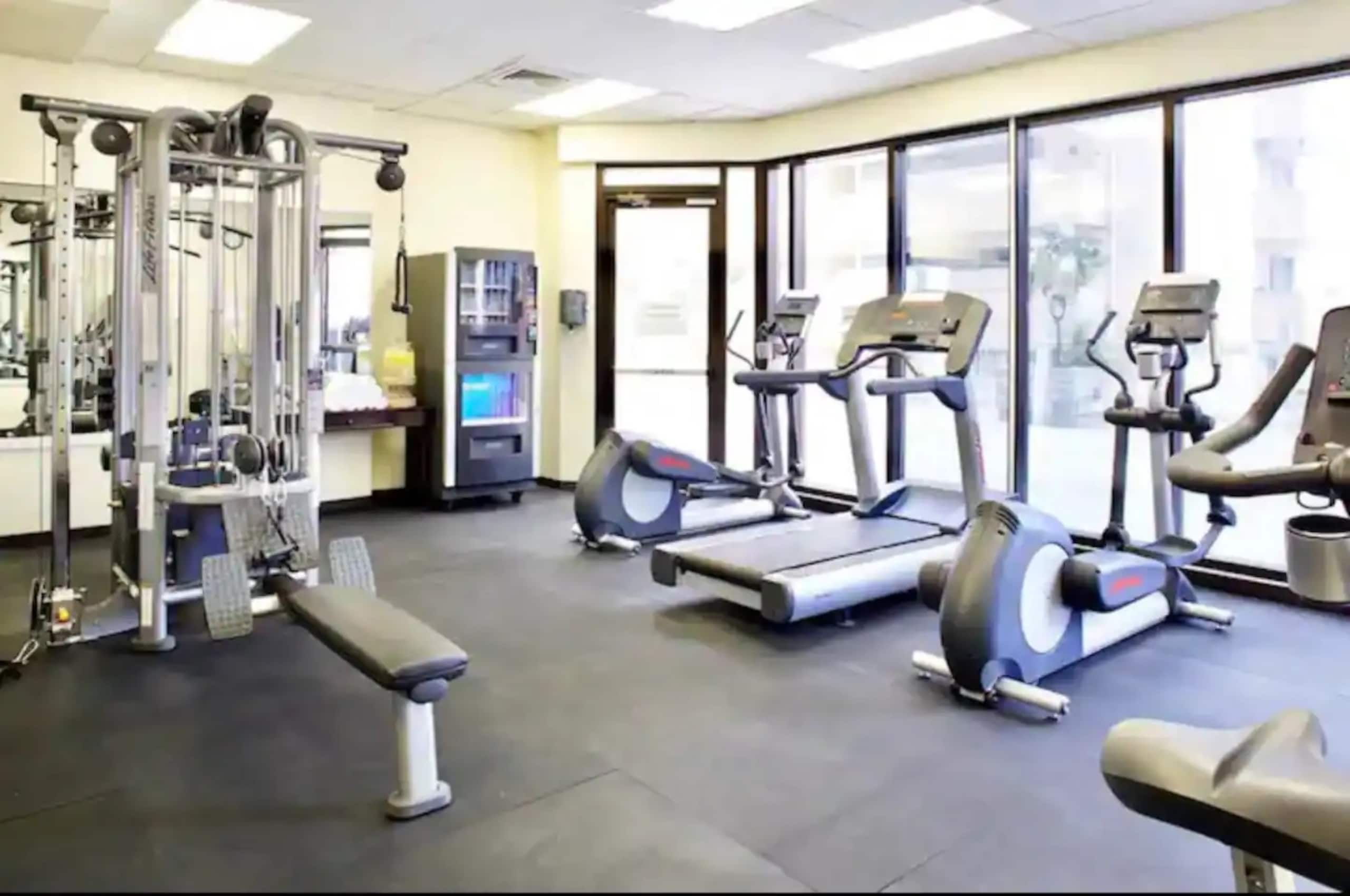 Condo in Honolulu · ★4.86 · Studio · 2 beds · 1 shared bath - Image 23