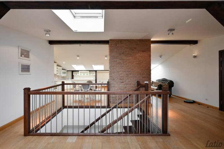 Luxury 4 bedroom apartment with terrace gallery image 3