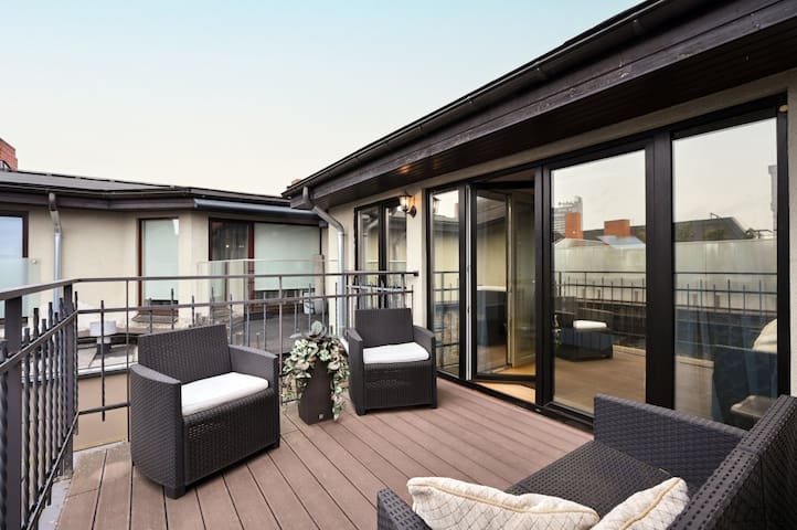Luxury 4 bedroom apartment with terrace