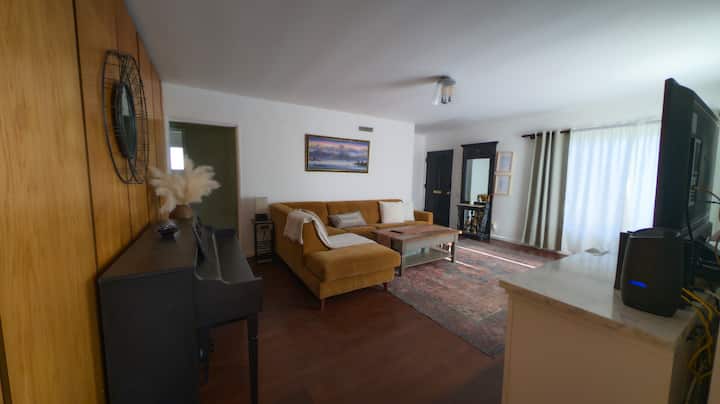 Himalayan Paradise Minutes From Sofi Stadium - Inglewood, CA