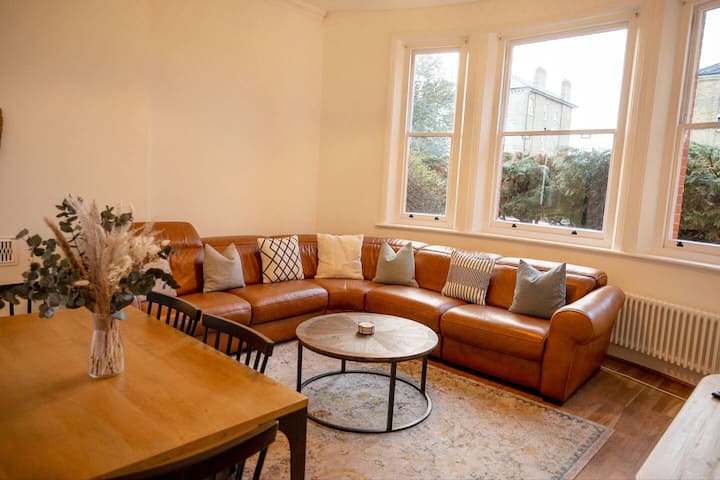 Spacious & Peaceful Victorian Flat In Surbiton - Surbiton