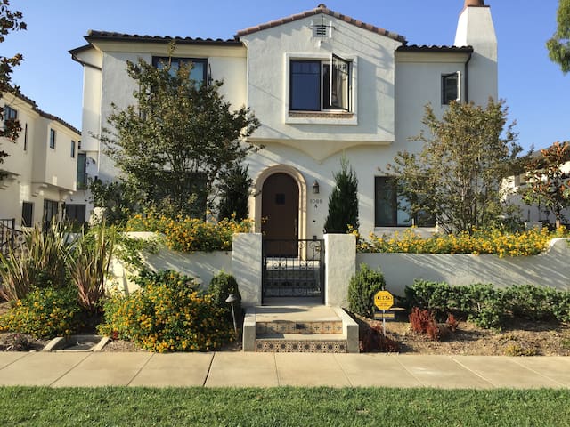 Month！Five stars：Fashion villa in Arcadia center ！