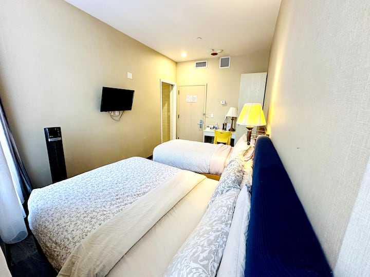 Soho View Room With Two Beds In Hotel Comfort - Brooklyn, NY