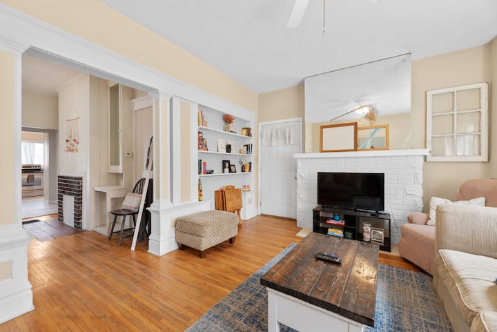 The Big Blue House—5br W/ New Kitchens & Bathrooms - Columbus, OH