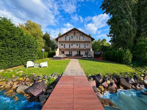 Lakeside Zöldpart Villa | Private beach & jacuzzi