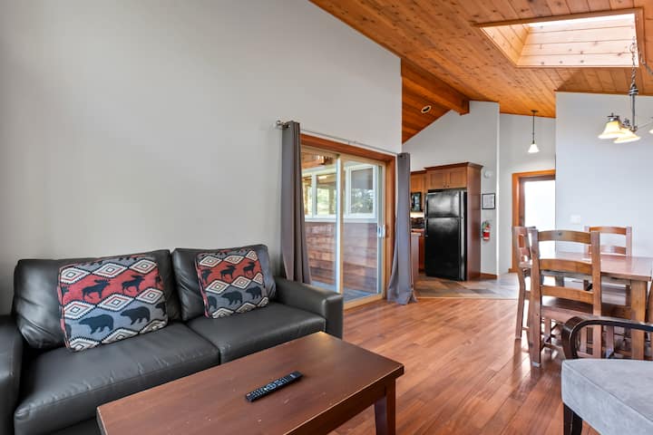 2 Bedroom - Upper Canopy Cabin - The Cabins® - Ucluelet
