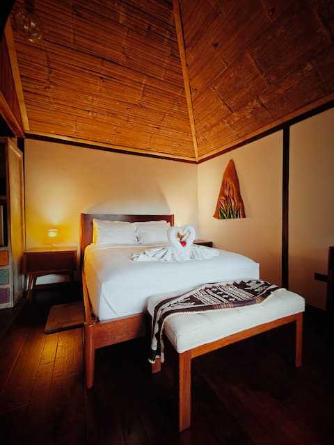 The River House - Upscale Lodge