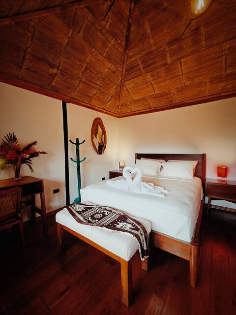 The River House - Upscale Lodge