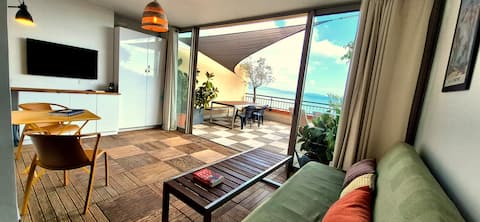 Successful Airbnb property: Ajaccio: terrace with sea view, walking distance to the beach, air-conditioned in Ajaccio