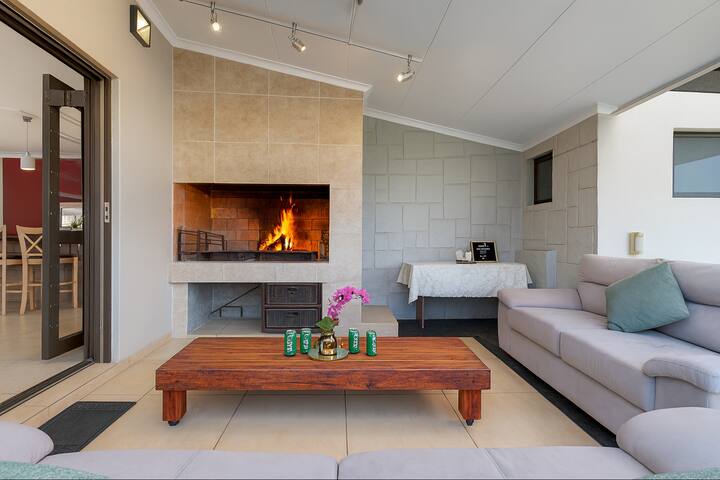 Modern 4 BR Villa Pool near Blouberg Beach Wi-Fi gallery image 2