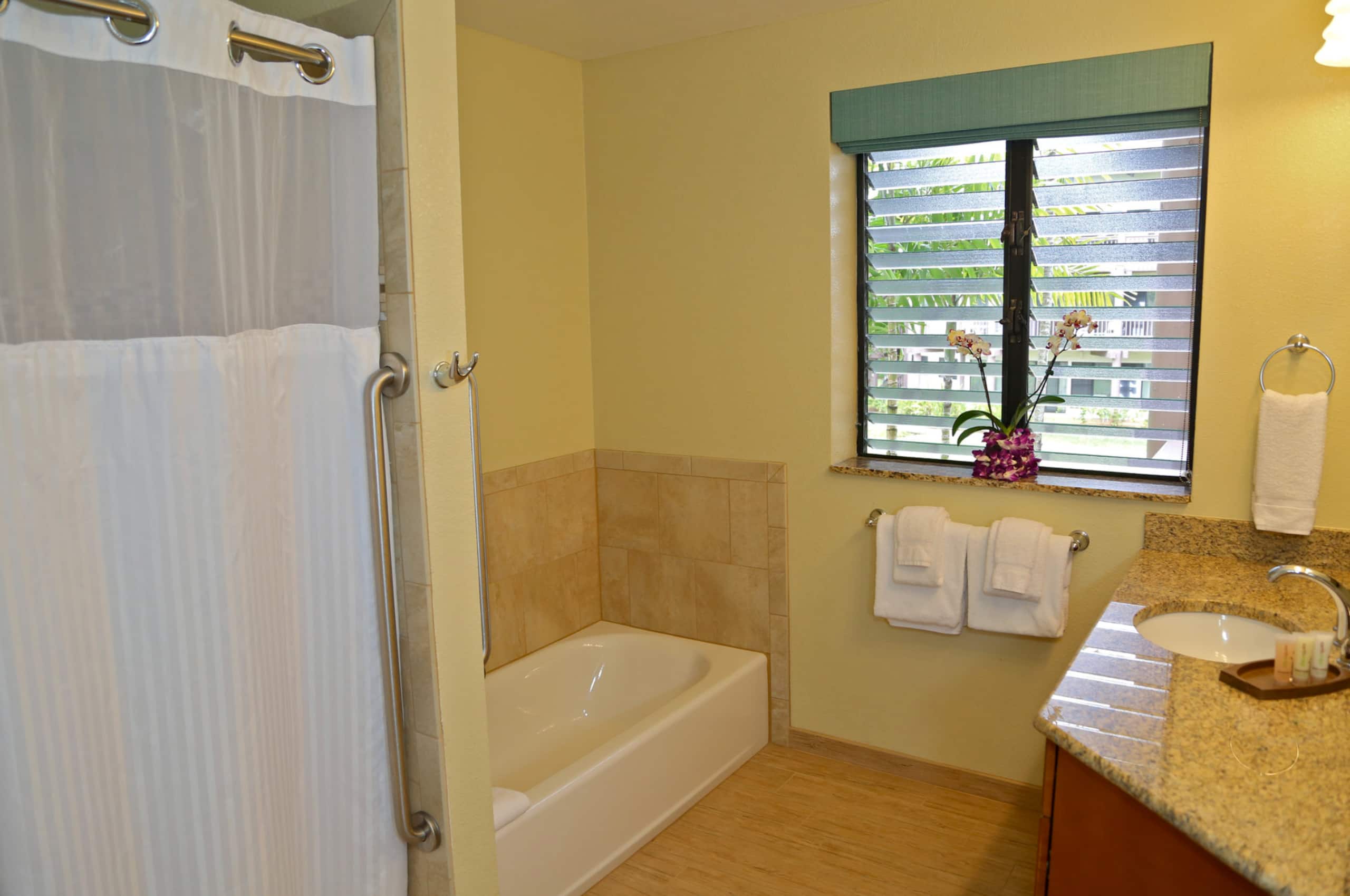 Condo in Princeville · ★5.0 · 2 bedrooms · 3 beds · 2 baths - Image 4
