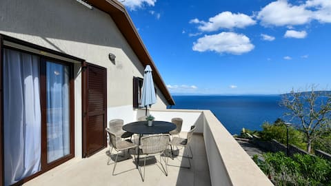 Comfortable ap. with garden & grill, near beach