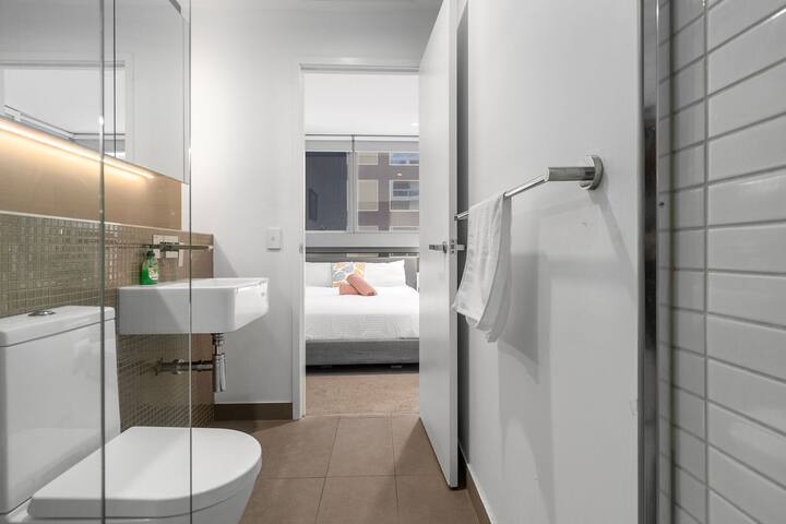 18-Spacious Apartment with Stunning Views gallery image 5