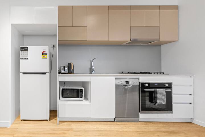 18-Spacious Apartment with Stunning Views gallery image 2