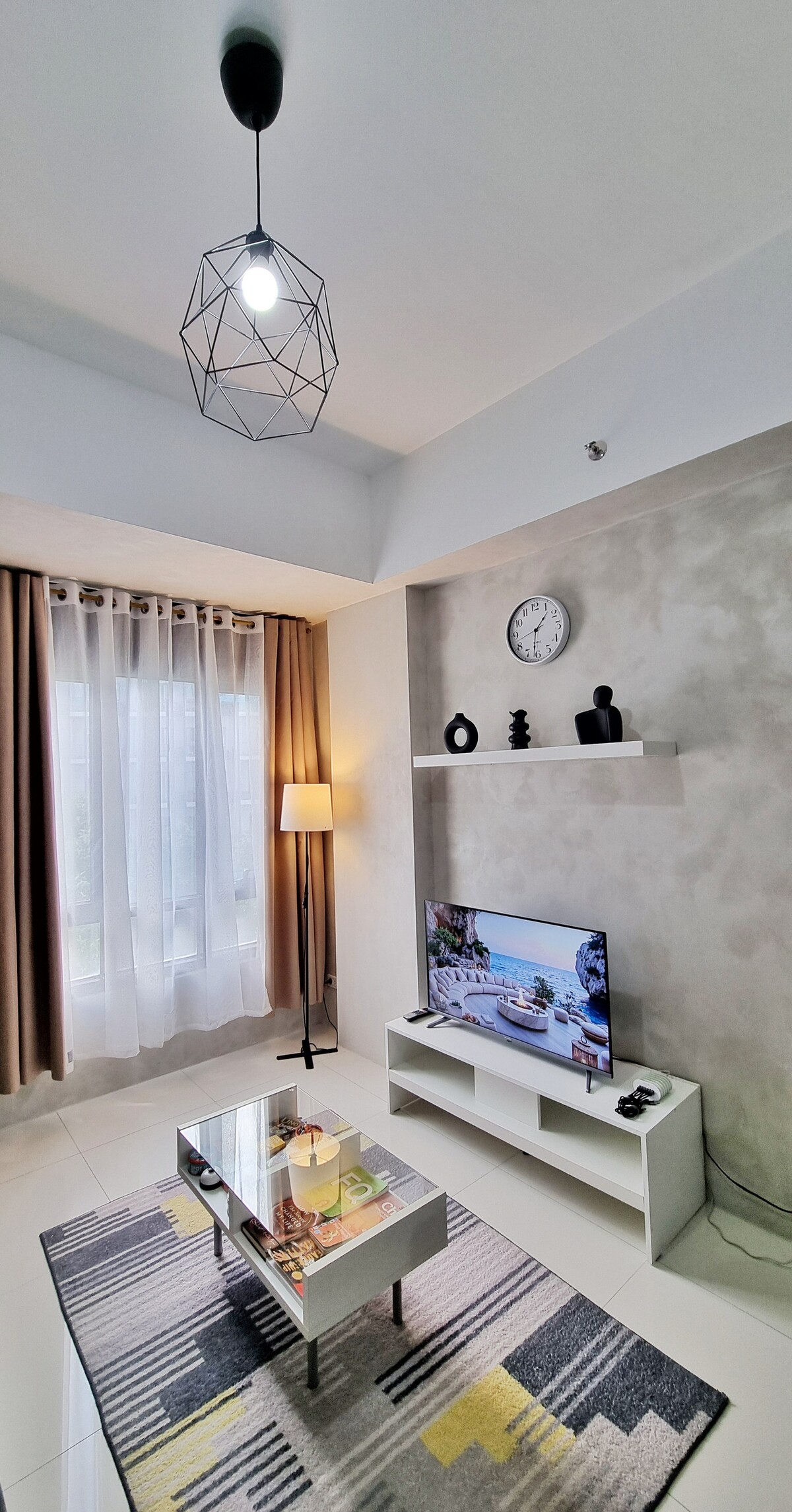 起居区-电视/落地灯/书籍和棋盘游戏