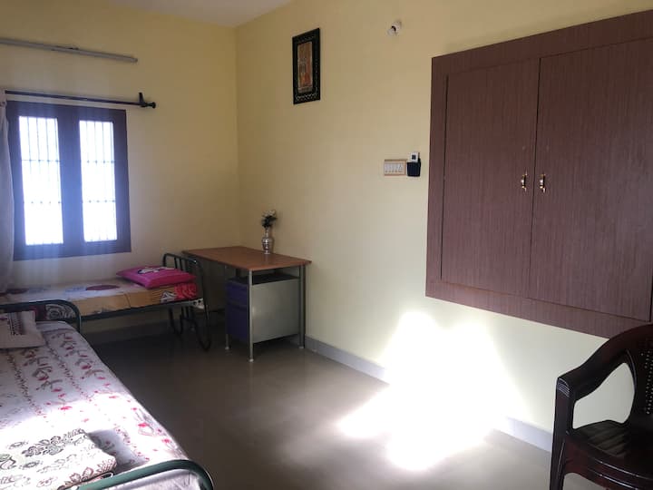 1 Bedroom Guest House In Palani /Second Floor - Palani