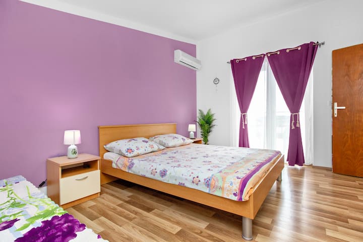 საძინებელი 1