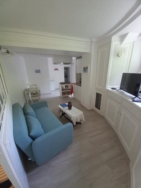 Top Airbnb: Nice studio in a beautiful green environment in Maisons Laffitte