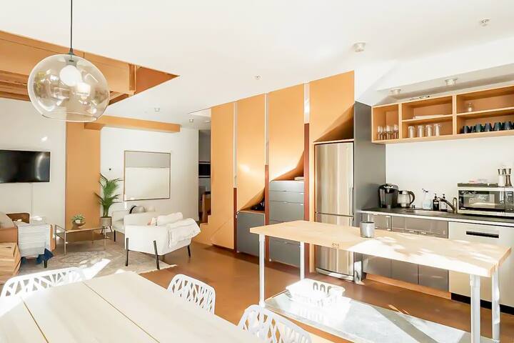 Stylish Seattle Eco Loft | 5BR + City Views gallery image 3