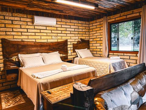 Chalet 2 floors w/ hydro, balcony and breakfast