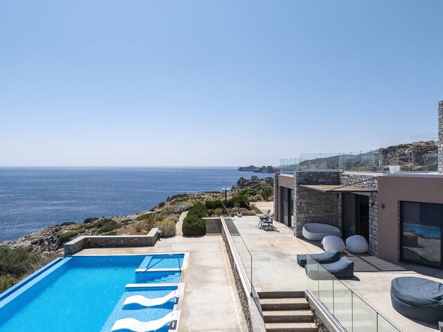 Seafront luxury villa,infinity pool & devine views gallery image 5