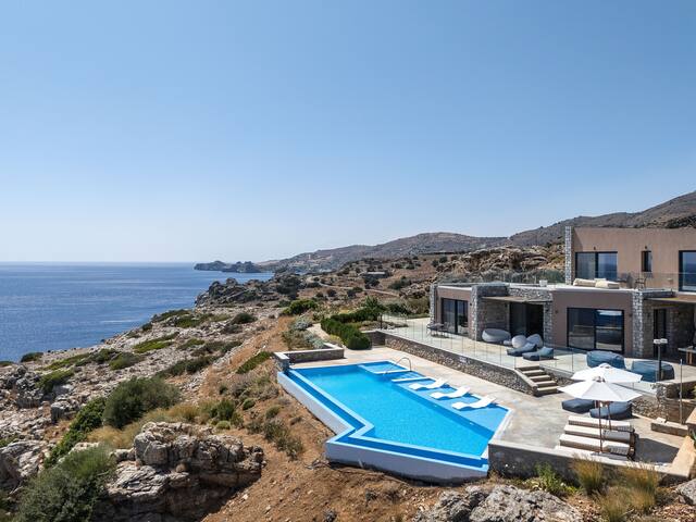 Seafront luxury villa,infinity pool & devine views gallery image 2