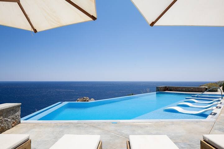 Seafront luxury villa,infinity pool & devine views gallery image 3