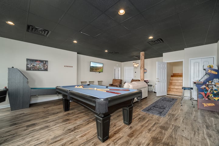 Gameroom with a Large, Pull-out Couch (Upgraded Mattress)