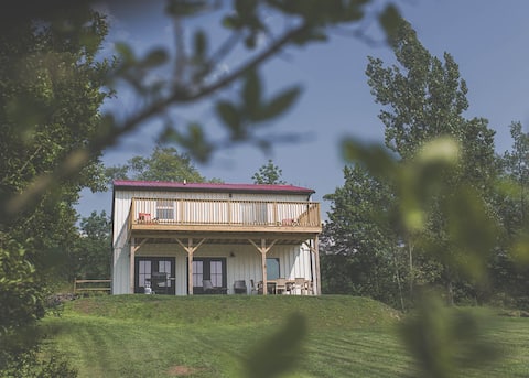 Hill Top 2BR/2.5BA:Ski*Dine*Relax In Nature*Trails