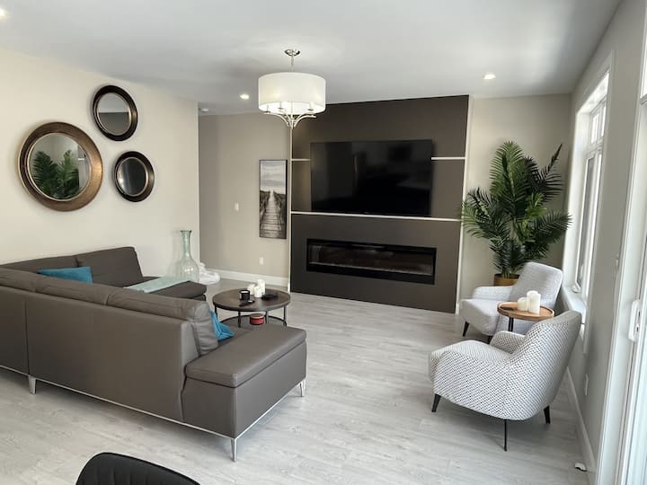 Blue Pearl | Tri-level 5 Br 2-kitchen Beach Haven - Grand Bend
