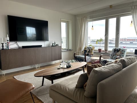 Family apartment near the water and subway